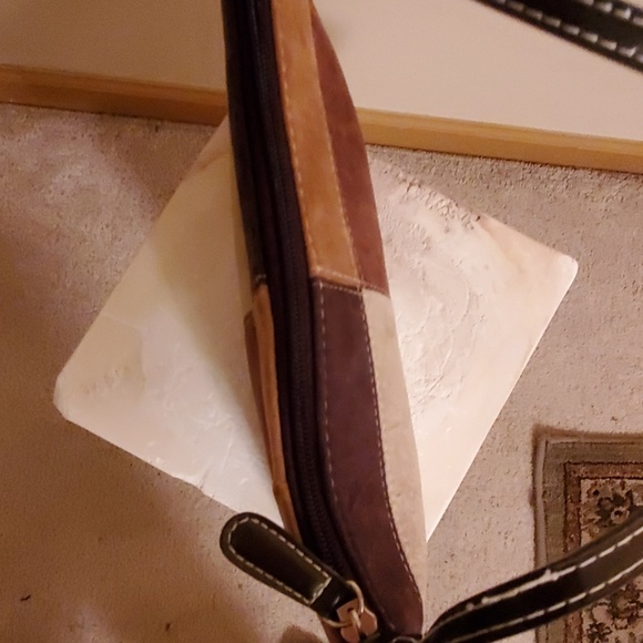 Cute little suede purse - Picture 3 of 6